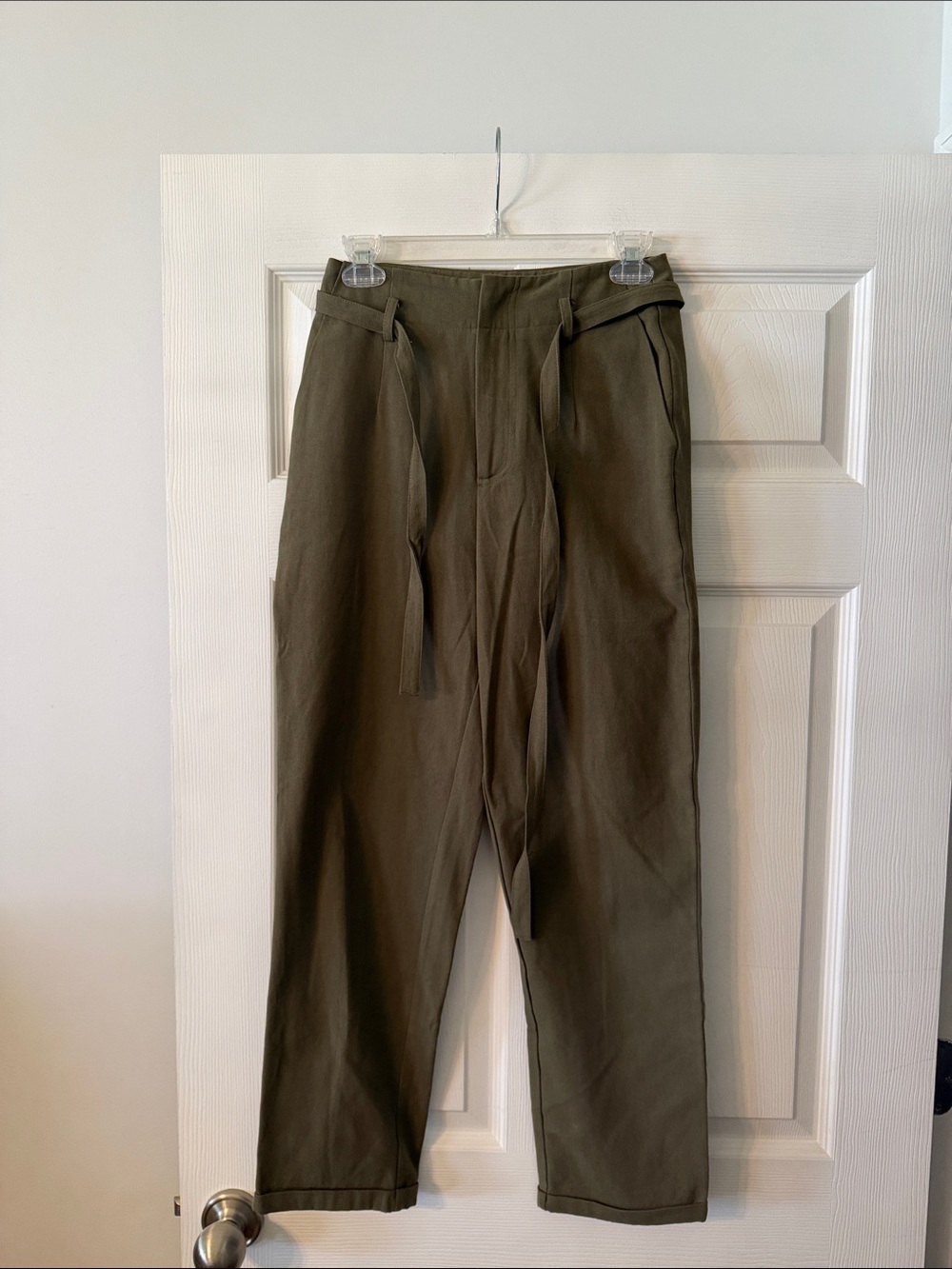Forever 21 Olive Tie-Waist Women’s Chinos size S brand new inseam 26” waist 28”